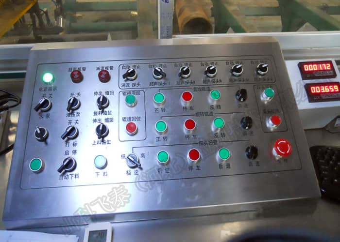 自動(dòng)探傷設(shè)備電控臺(tái).jpg